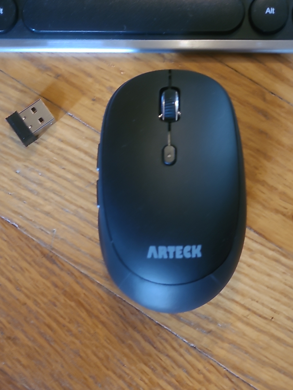 Wireless Mouse And Keyboard - Picture 6 of 9